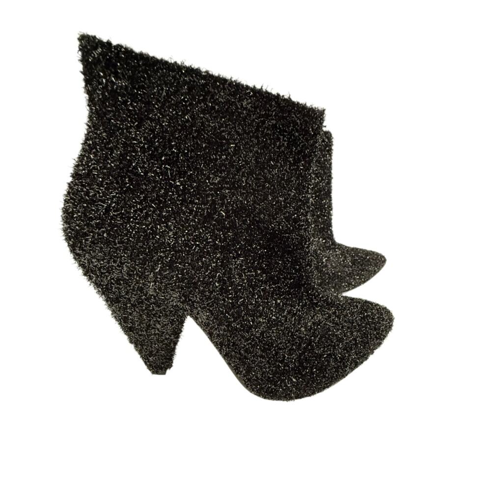 6 /37 Tapered Heel Bootie